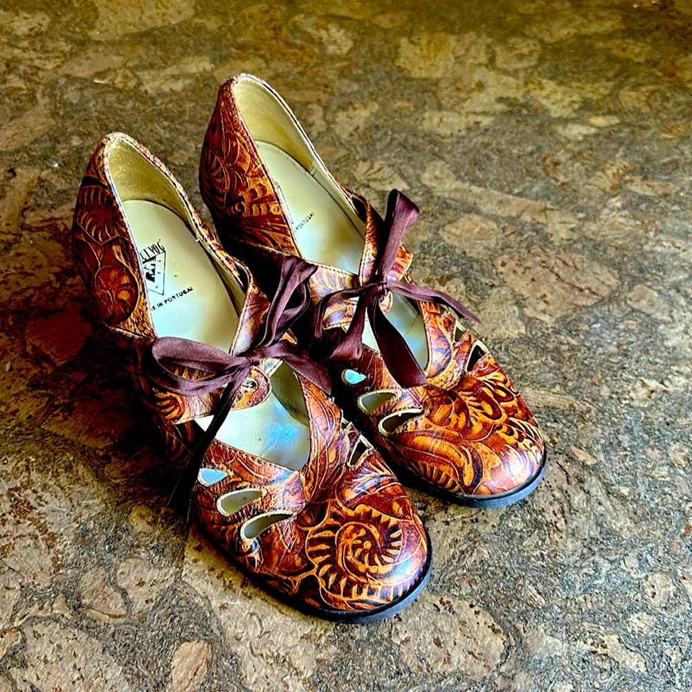 John Fluevog brown scrollwork embossed leather heels, Size 8